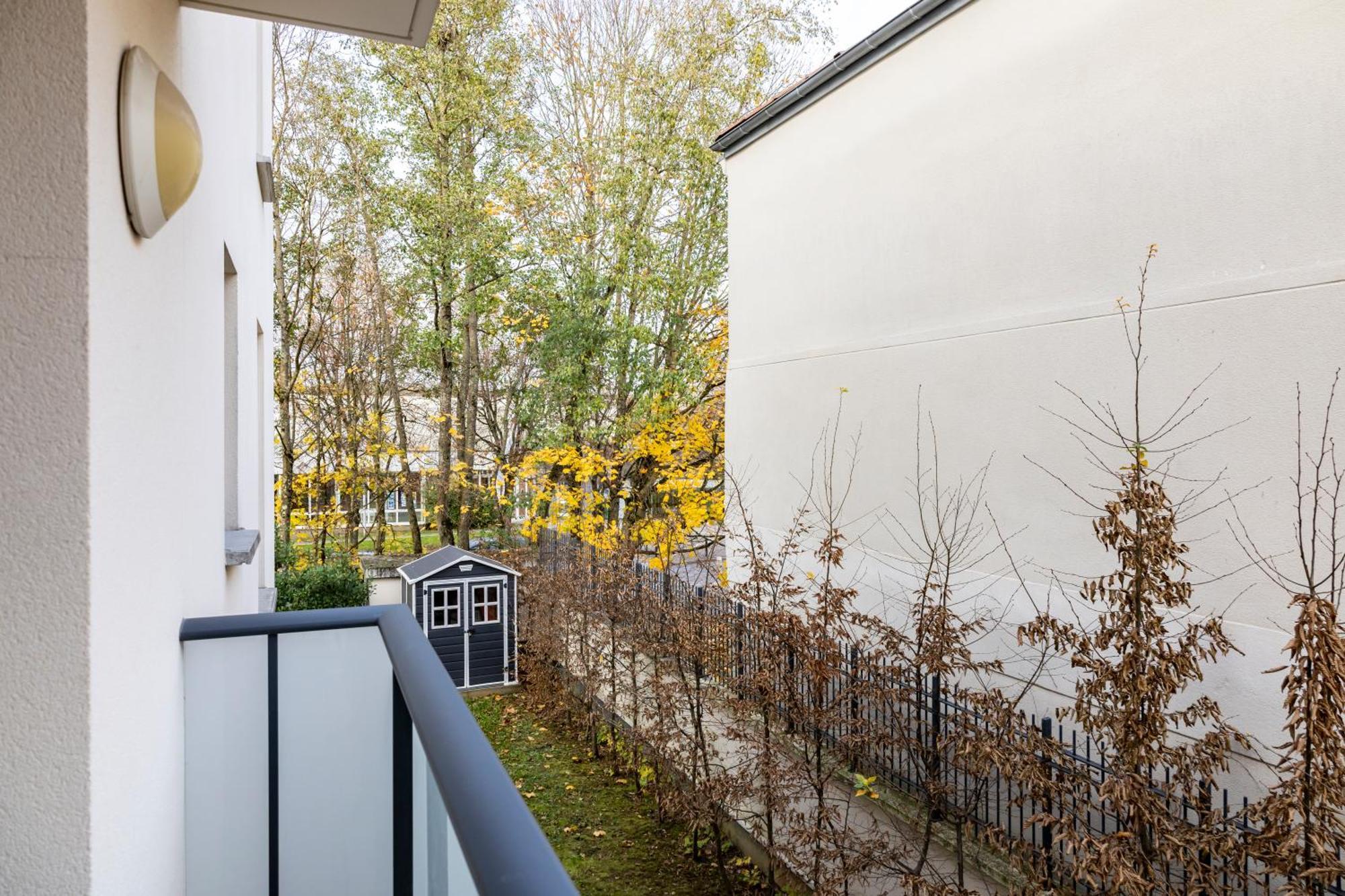 Charmant Studio En Residence Avec Parking Bussy-Saint-Georges Bagian luar foto
