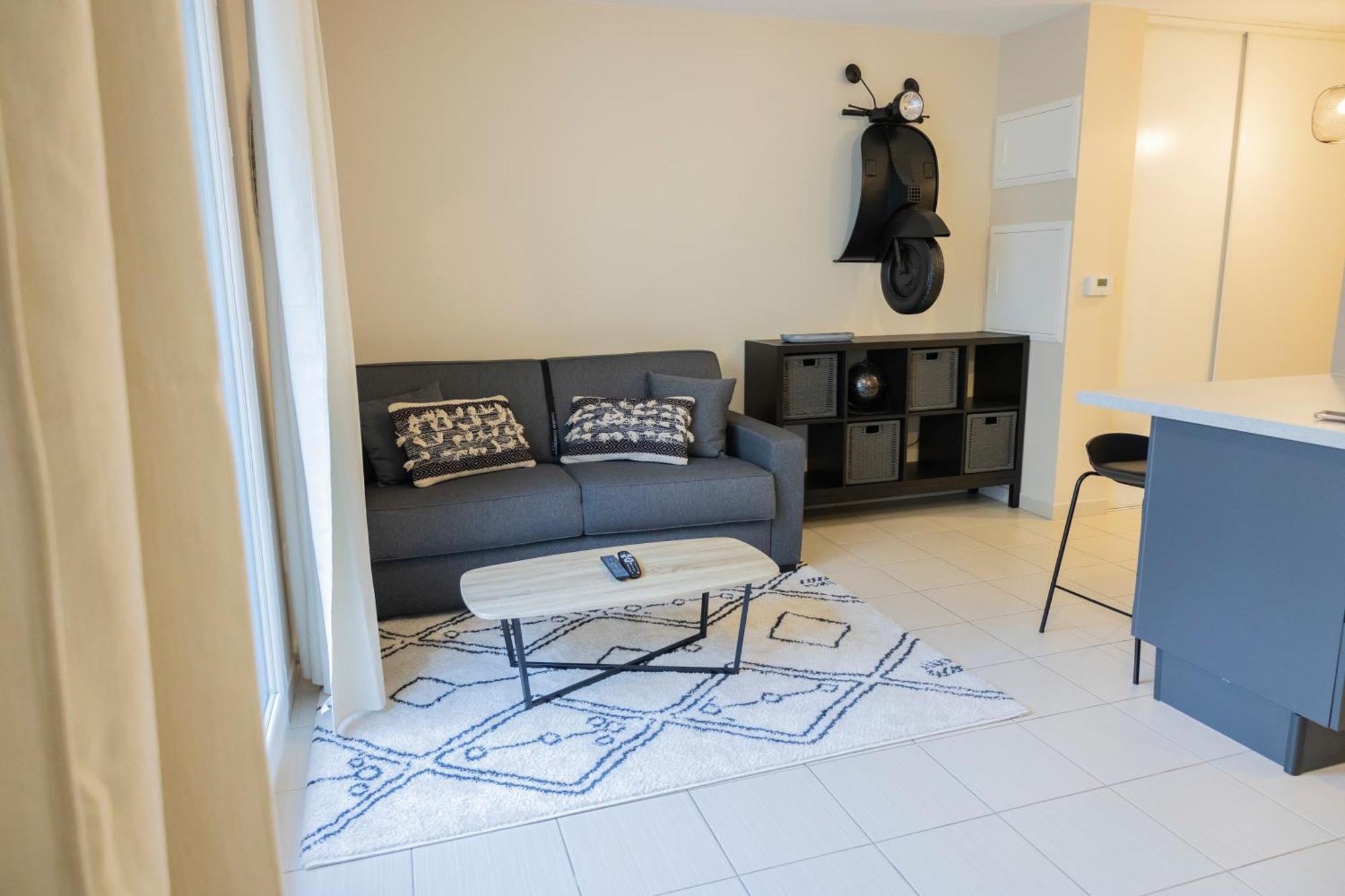 Charmant Studio En Residence Avec Parking Bussy-Saint-Georges Bagian luar foto