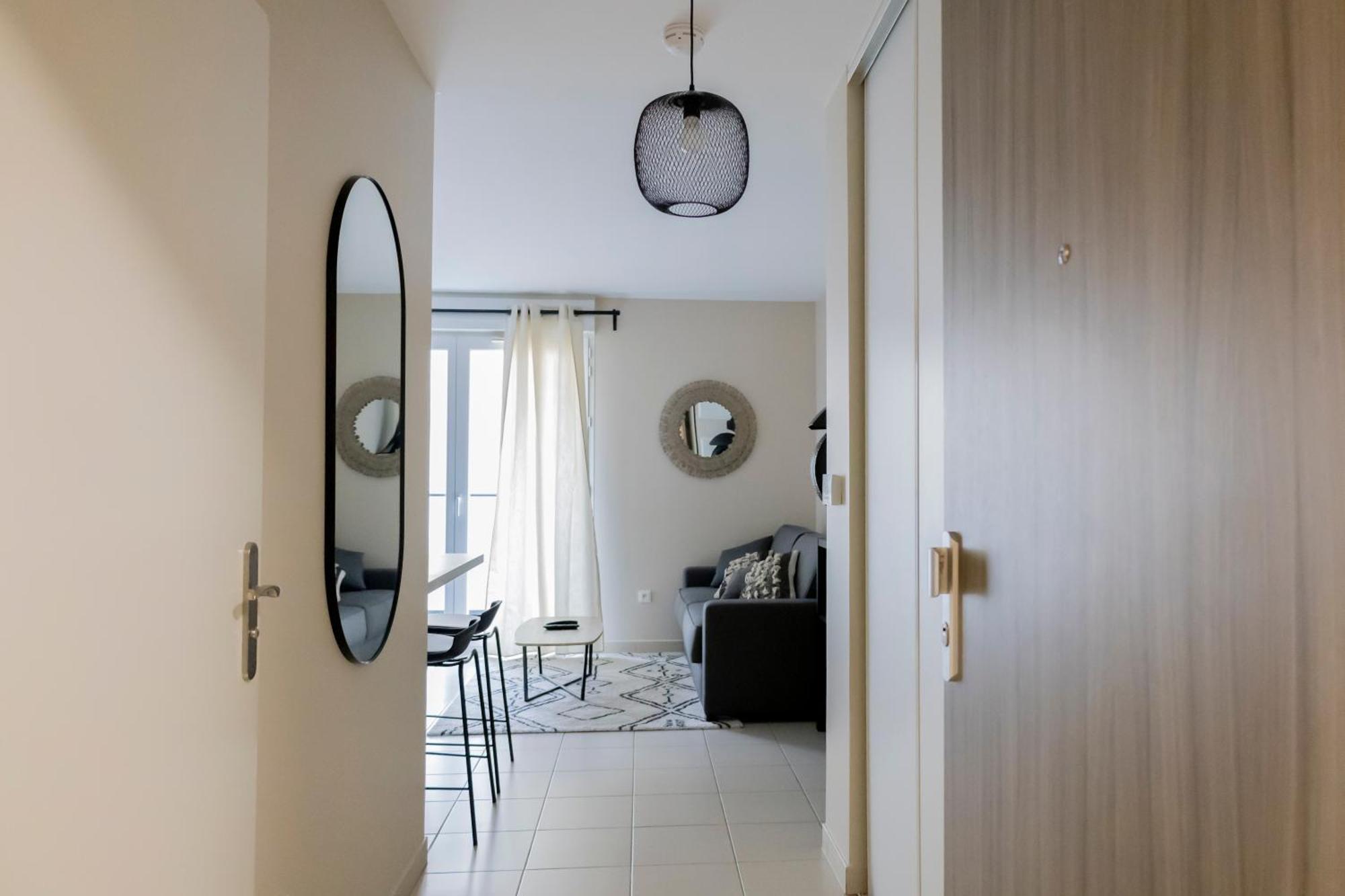 Charmant Studio En Residence Avec Parking Bussy-Saint-Georges Bagian luar foto